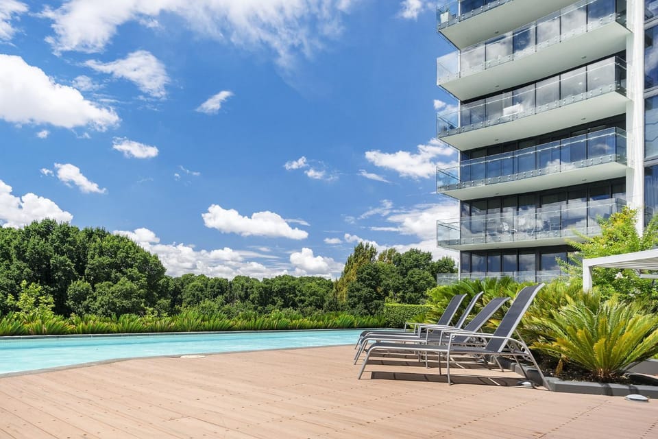 Center 1-Bed with Gym, BBQ and Stunning Views Apartment in Canberra