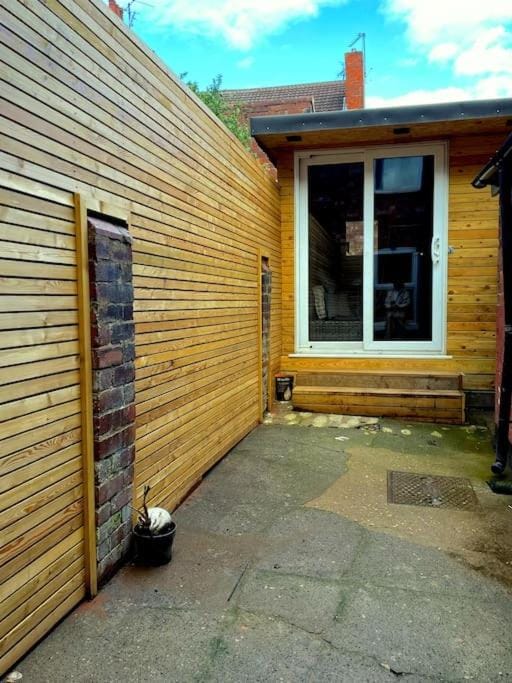 Central area terraced house with private hot tub House in Lincoln