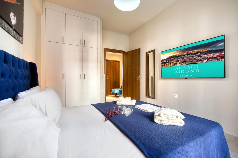 Bed, TV and multimedia, Photo of the whole room, Bedroom, towels, wardrobe
