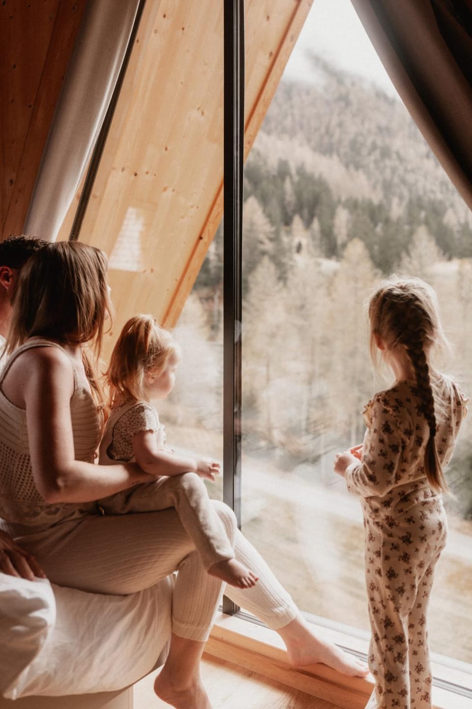 Bed, Natural landscape, View (from property/room), Balcony/Terrace, Photo of the whole room, Bedroom, children, group of guests