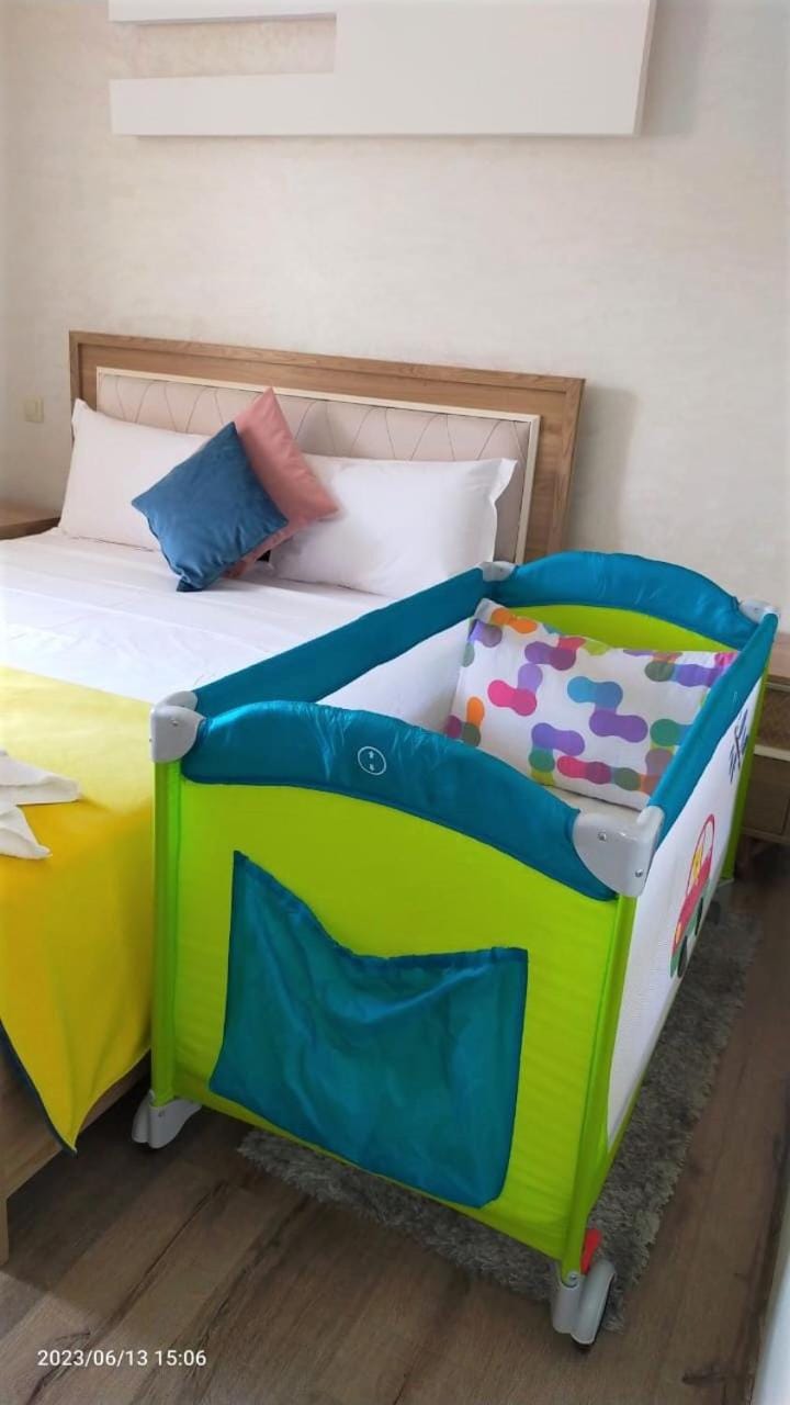 Appartement pour Familles en Résidence-Piscine et WiFi Fibre Optique Apartment in Marrakesh