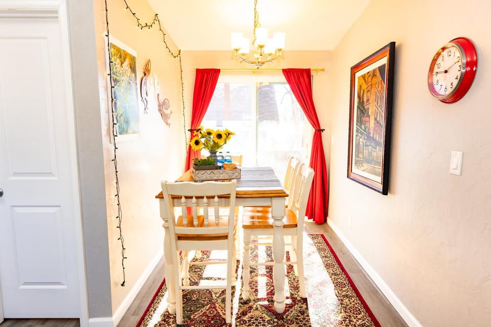 Seating area, Dining area