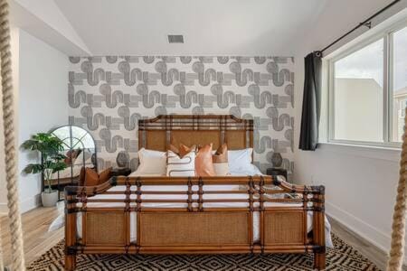 The Black Sands I Outdoor Theatre I Game Room I TV House in Lago Vista