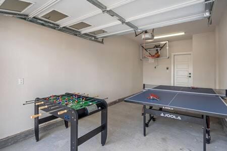 The Black Sands I Outdoor Theatre I Game Room I TV House in Lago Vista