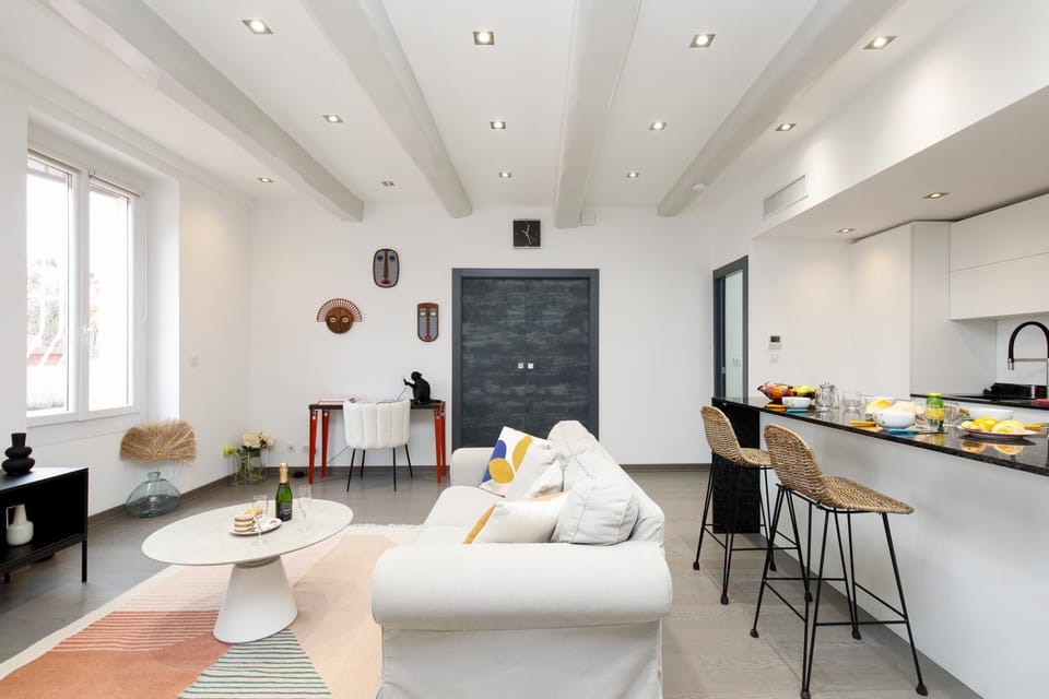 Living room, Dining area