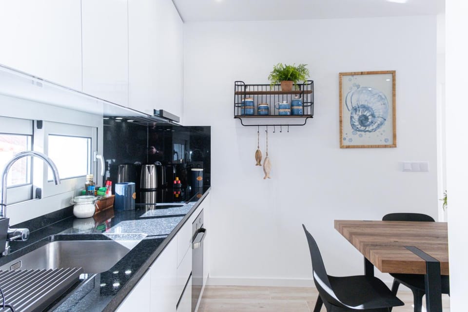 Kitchen or kitchenette, Dining area, dishwasher, minibar, pet friendly, stove