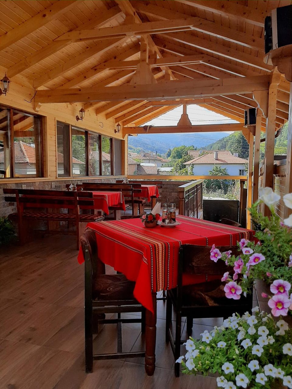Patio, Restaurant/places to eat, Day, Natural landscape, View (from property/room), Balcony/Terrace, Dining area, Mountain view