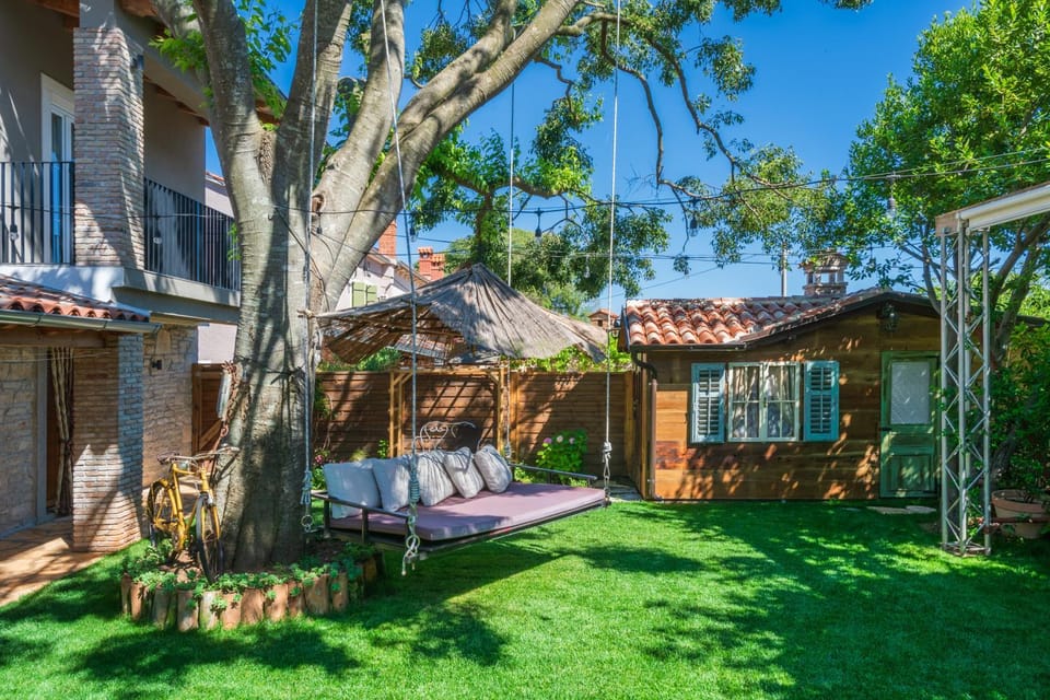 Property building, Garden, Garden view, sunbed