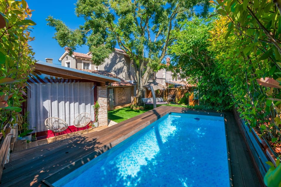 Property building, Day, Garden, Garden view, Pool view, Swimming pool