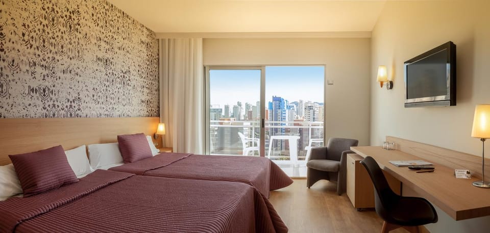 Day, Photo of the whole room, City view
