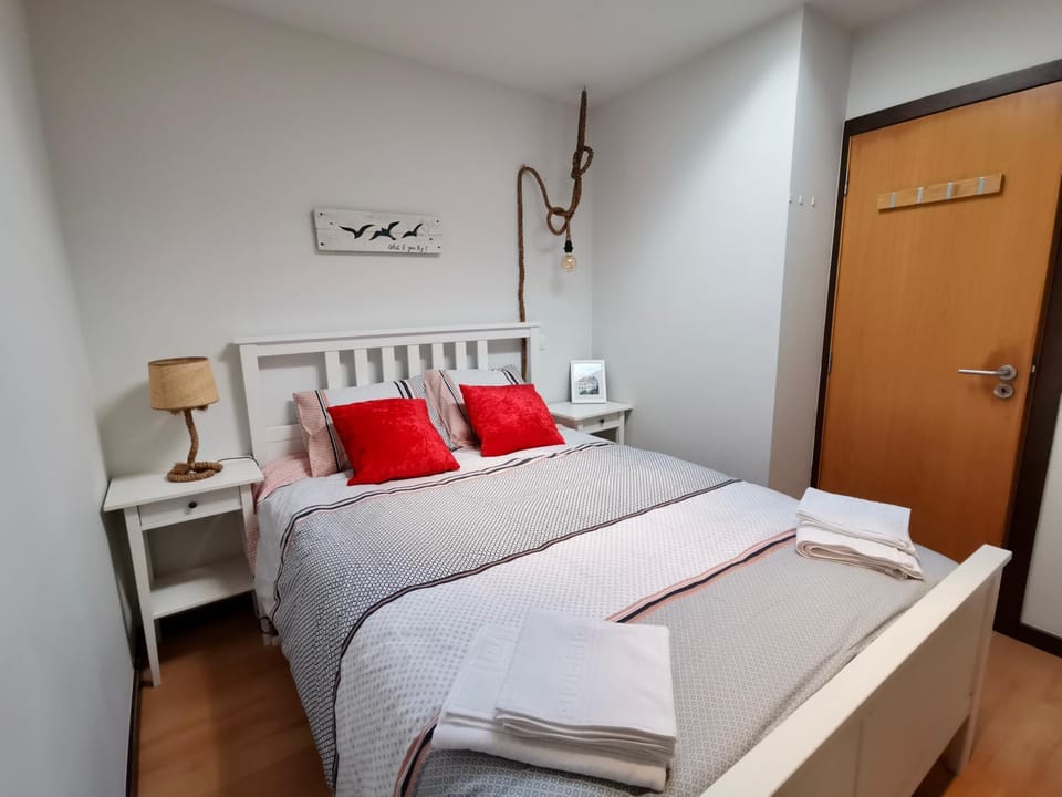 Bed, Night, Photo of the whole room, Bedroom, cot, towels, towels, wardrobe, air conditioner, air conditioner