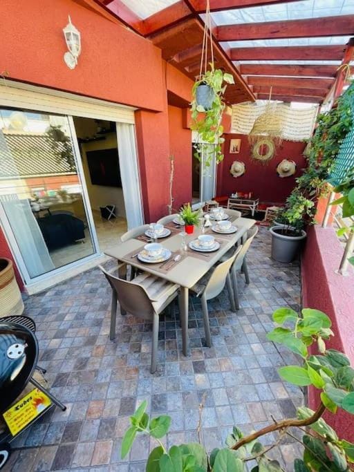 2min to Casa Finance City, Fiber, 110m2, Park free, PS4, IPTV, Netflix and many more Apartment in Casablanca