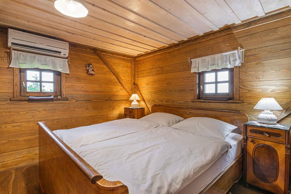 Bedroom, air conditioner