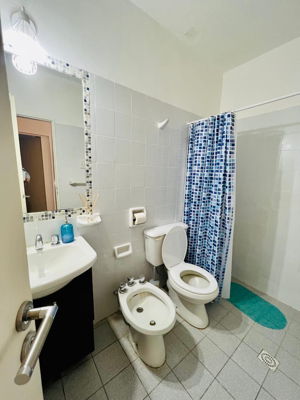 Shower, Toilet, Bathroom, bidet, towels