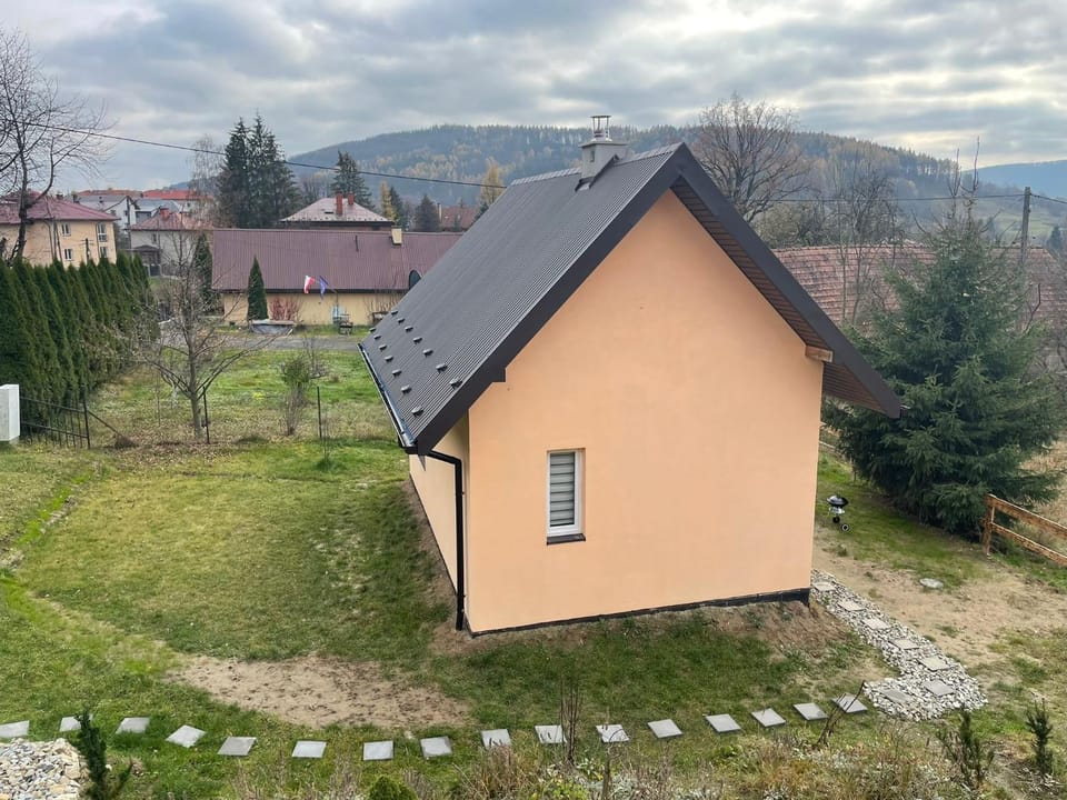 Brzoskwiniowy Domek Ustrzyki Dolne House in Poland