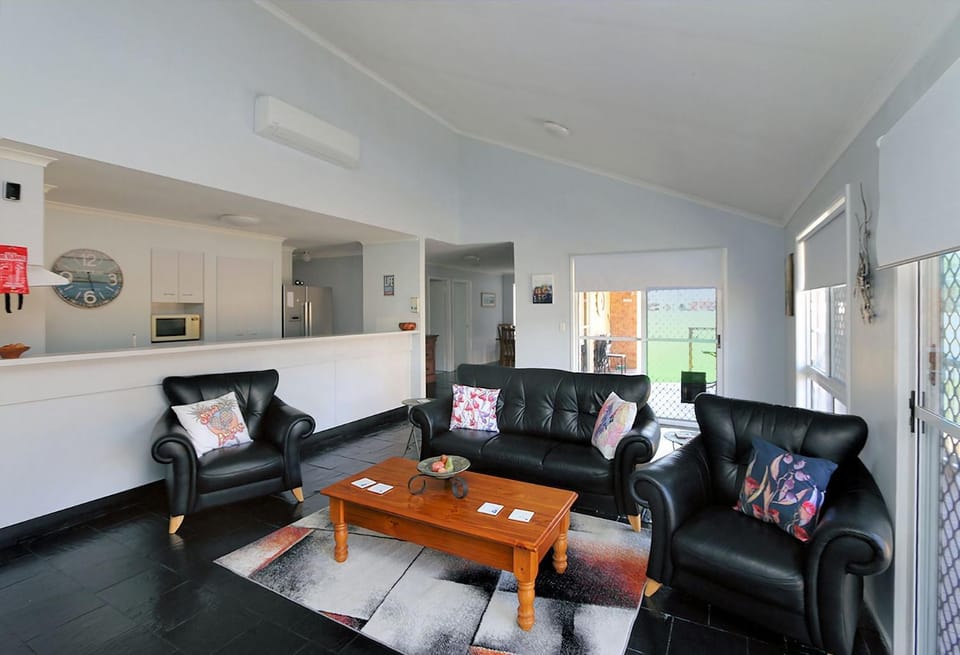 46 Holland Street Bargara House in Bargara