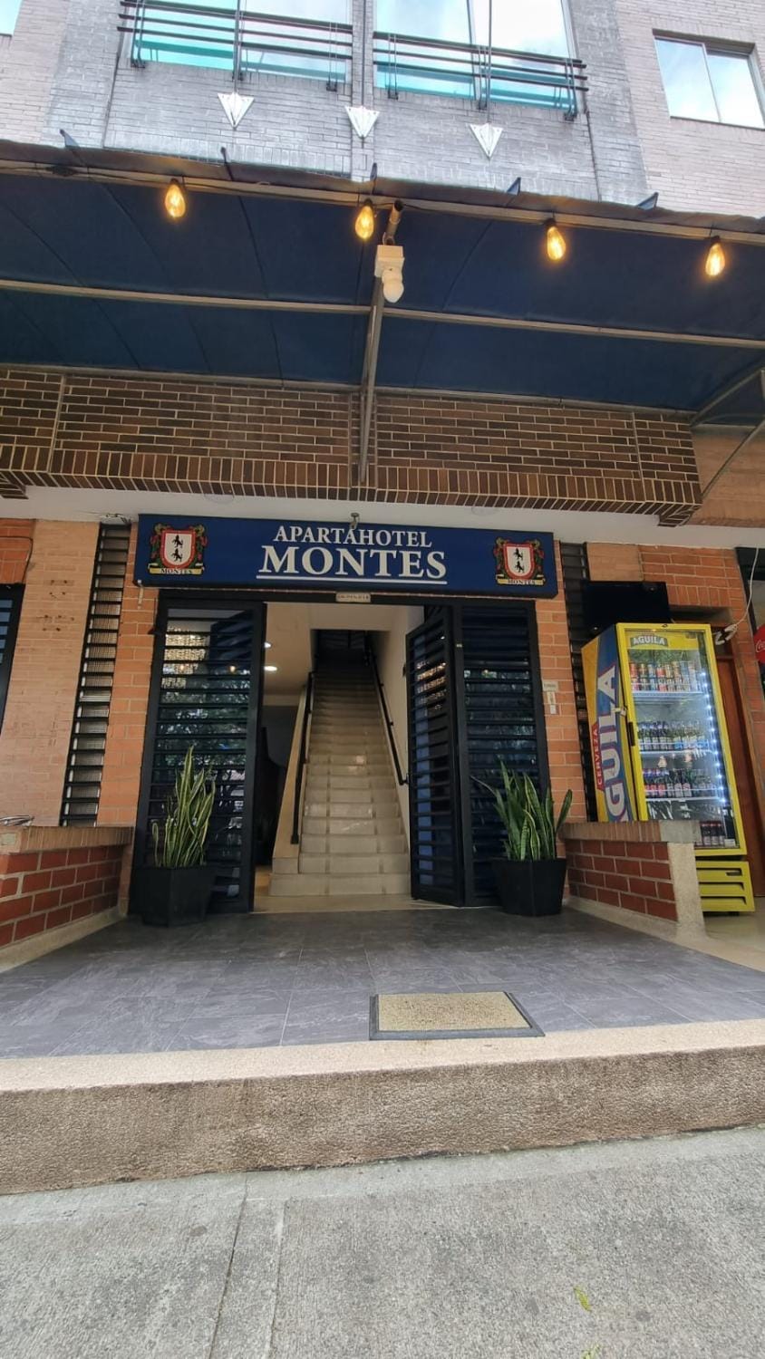 Facade/entrance, Logo/Certificate/Sign, Street view