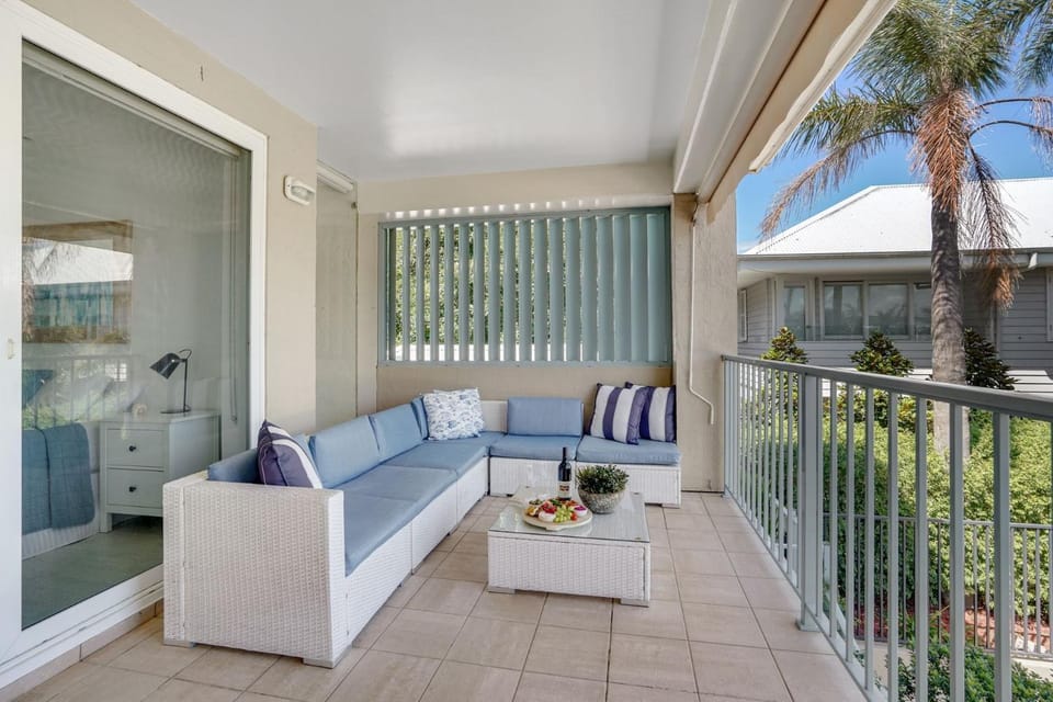 Patio, Day, View (from property/room), Balcony/Terrace, Seating area, Garden view