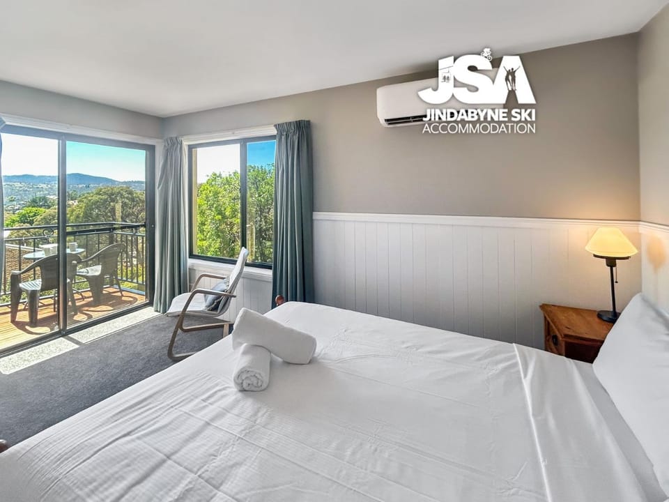 Bed, View (from property/room), Balcony/Terrace, Bedroom