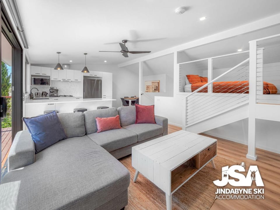 Bed, Kitchen or kitchenette, Living room