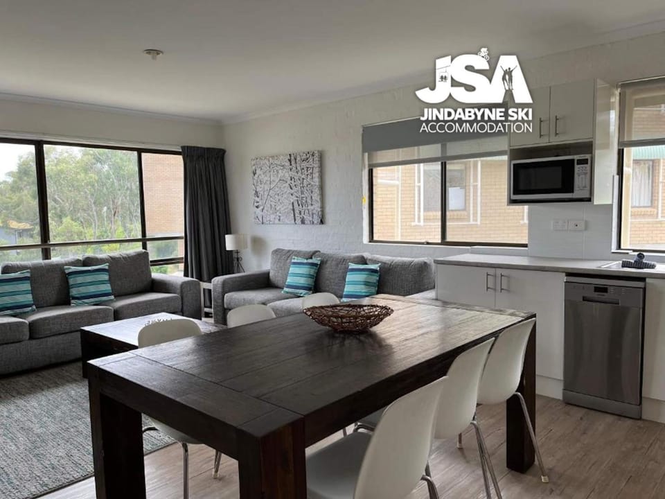 TV and multimedia, Kitchen or kitchenette, Living room, Seating area, Dining area, dishwasher, oven, stove