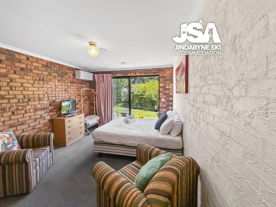 Bed, Living room, Seating area, Bedroom