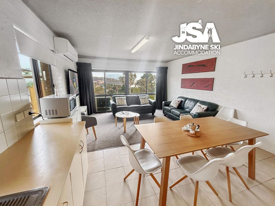 Living room, Seating area, Dining area, air conditioner