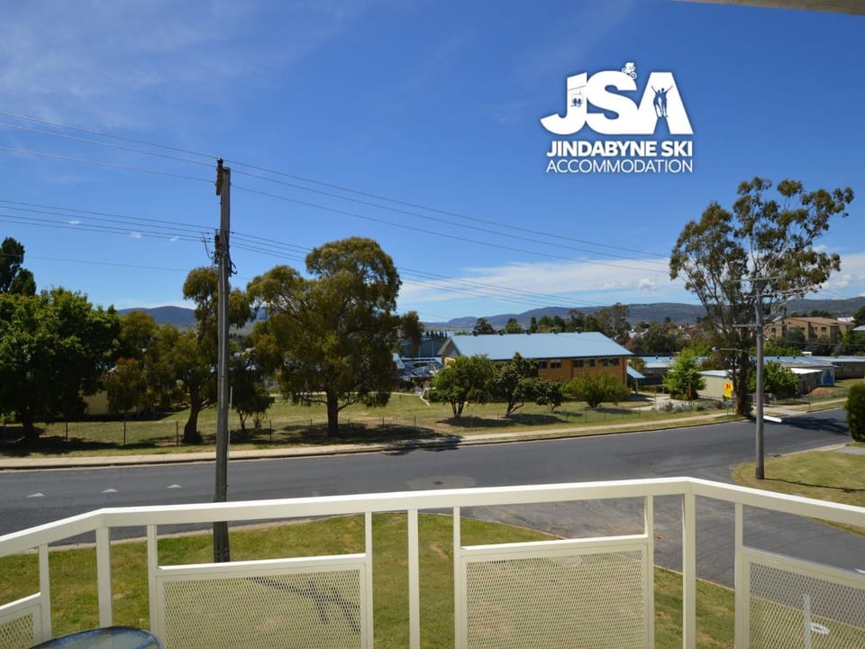 Property building, Neighbourhood, Natural landscape, Mountain view, Street view