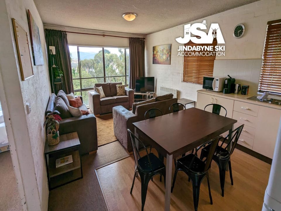 TV and multimedia, View (from property/room), View (from property/room), Kitchen or kitchenette, Living room, Seating area, Dining area, Garden view, Garden view, Lake view, Lake view, Mountain view, Mountain view