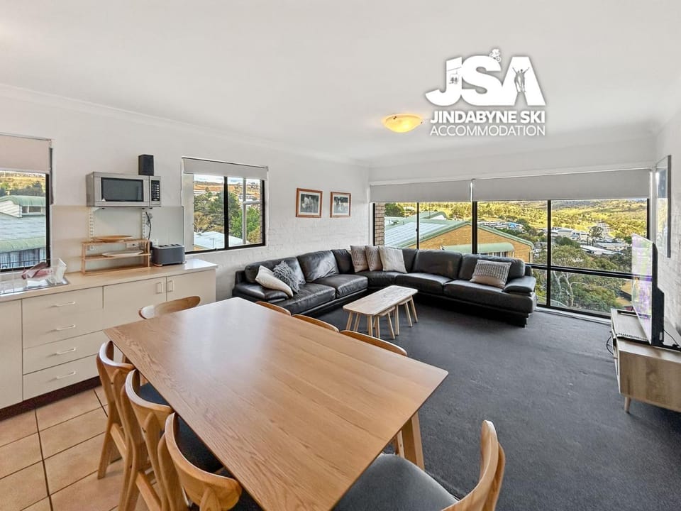 TV and multimedia, View (from property/room), View (from property/room), Kitchen or kitchenette, Living room, Dining area