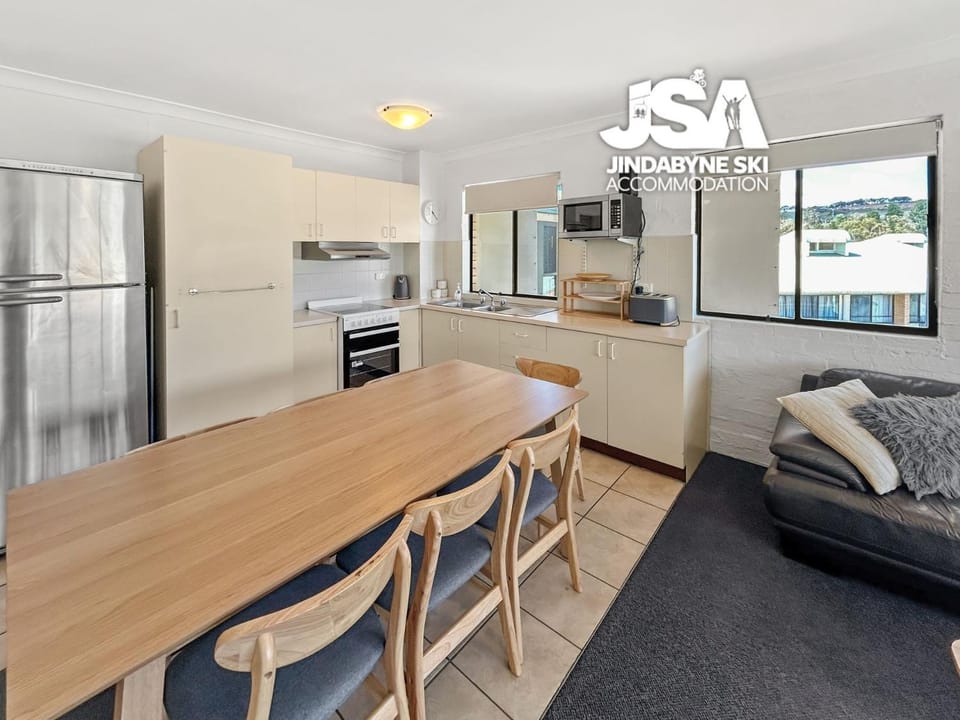 Kitchen or kitchenette, Living room, Dining area, oven, stove