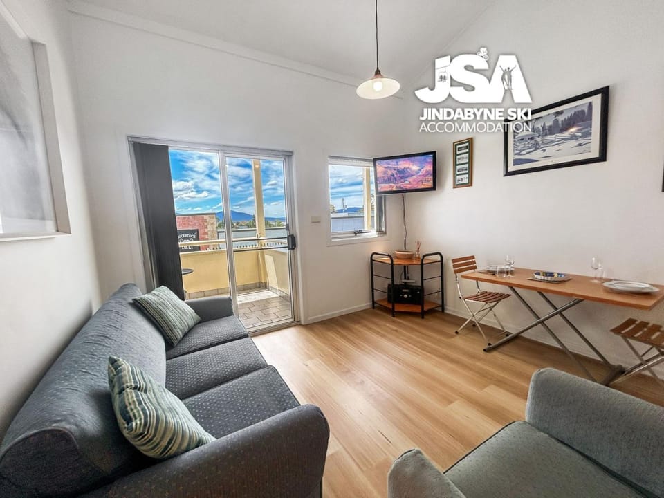 Patio, Patio, TV and multimedia, Balcony/Terrace, Balcony/Terrace, Living room, Seating area, Dining area