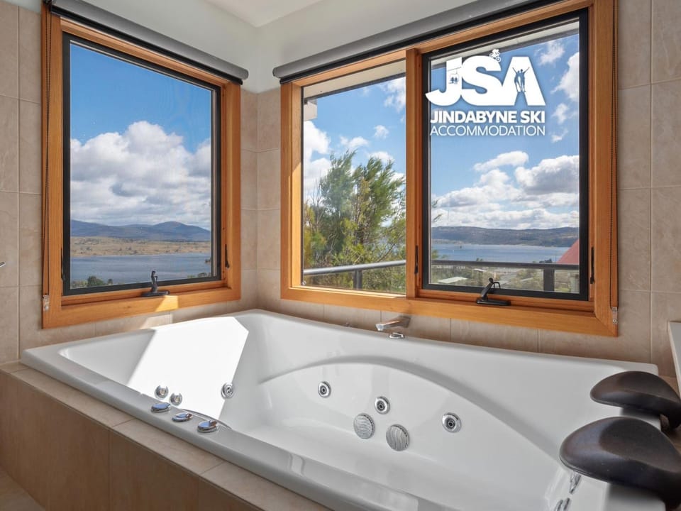 Natural landscape, Hot Tub, Bathroom, Lake view, Mountain view, Bath