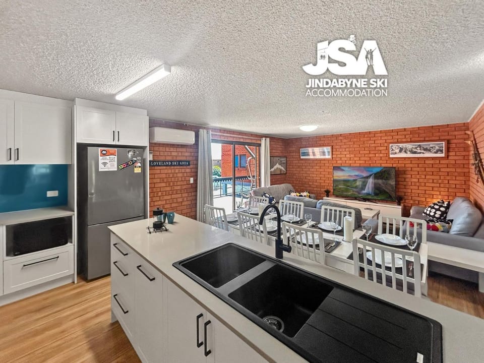 TV and multimedia, Kitchen or kitchenette, Living room, Dining area