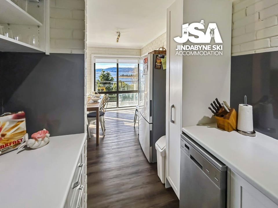 Kitchen or kitchenette, Dining area, dishwasher, oven, stove