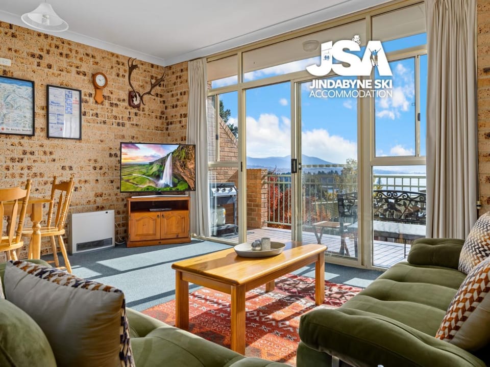 Patio, BBQ facilities, TV and multimedia, Living room, Seating area