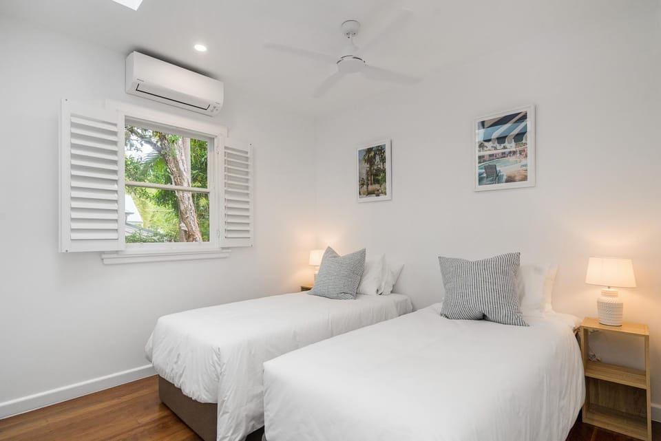 Bedroom, air conditioner