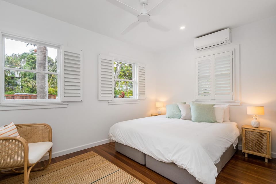 Bedroom, air conditioner