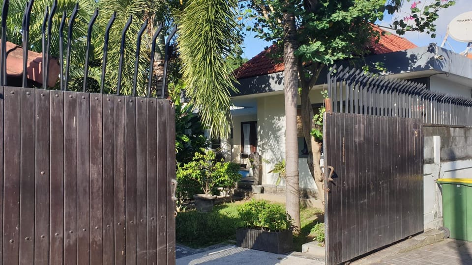 Property building, Day, Garden