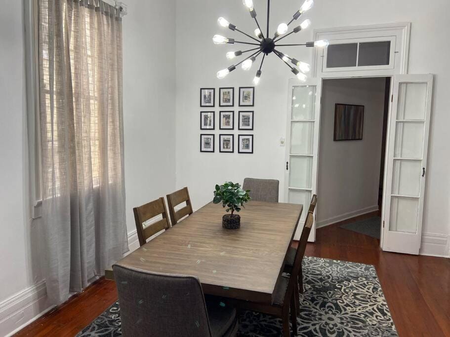 Seating area, Dining area