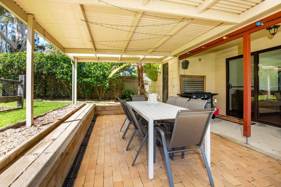 Callala Calm Pet Friendly 5 Mins Walk to Beach House in Callala Bay