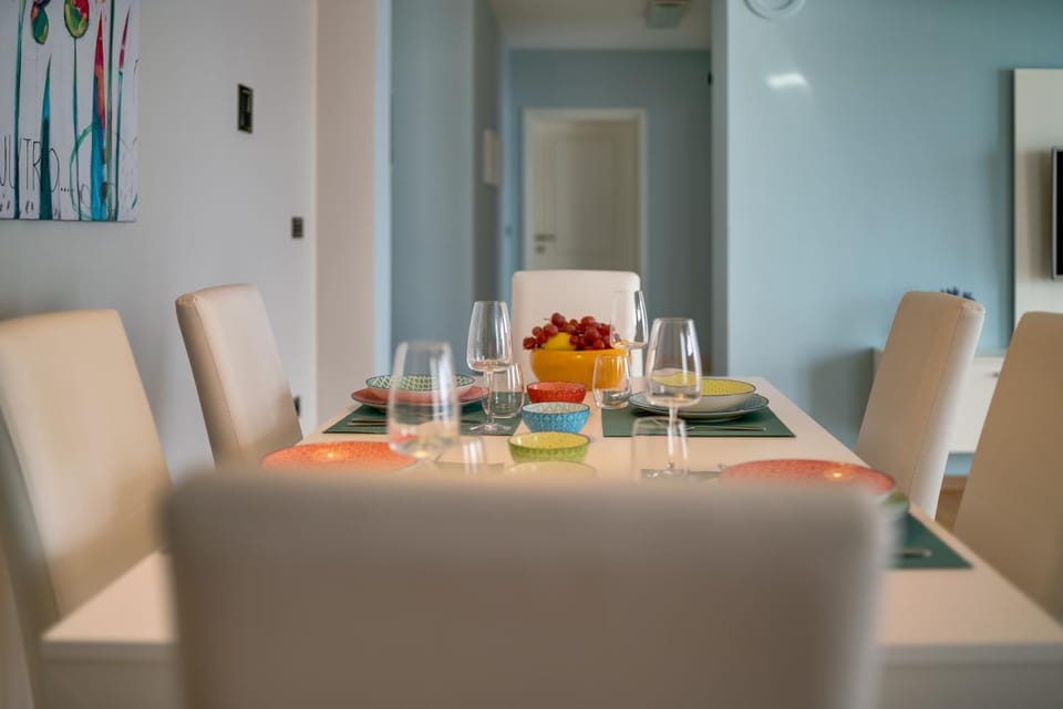 Food and drinks, Dining area, Food