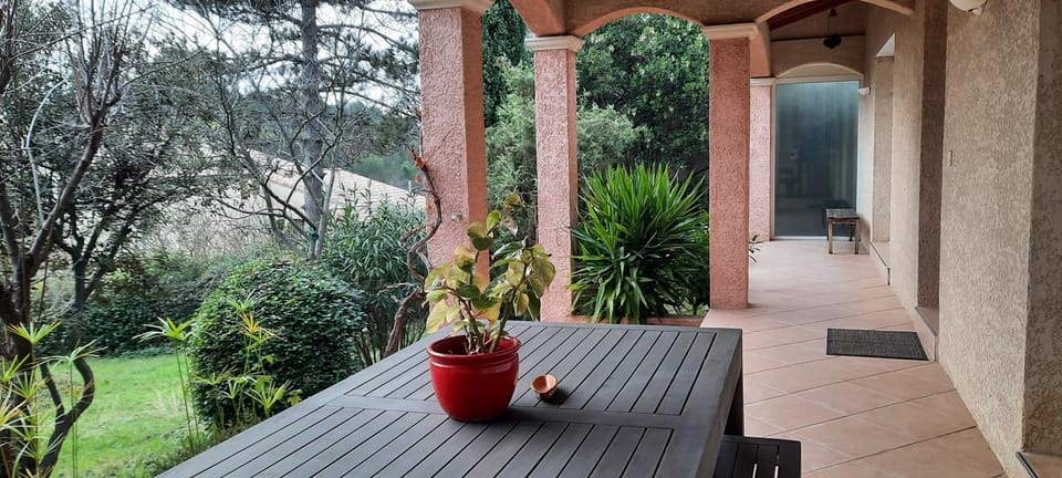 Villa les Cailloux House in Occitanie