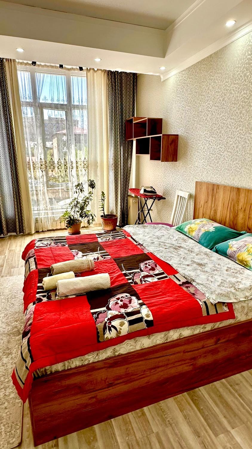 Bed, Bedroom, towels