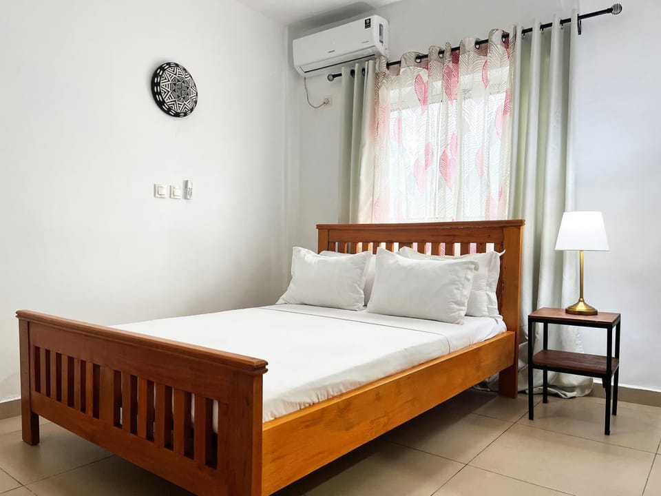 Bed, Photo of the whole room, Bedroom, air conditioner