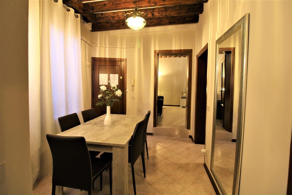 Seating area, Dining area
