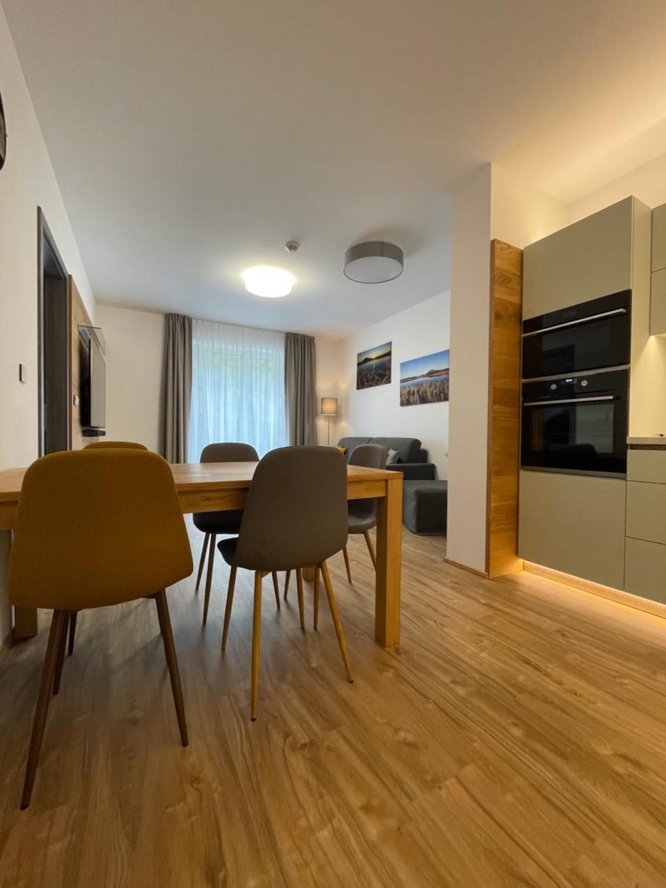 Kitchen or kitchenette, Dining area, minibar, pet friendly