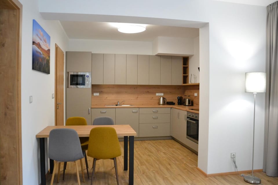 Kitchen or kitchenette, Dining area, dishwasher, minibar, pet friendly, stove, toaster