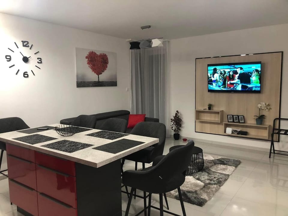 Communal lounge/ TV room, TV and multimedia, Kitchen or kitchenette, Seating area