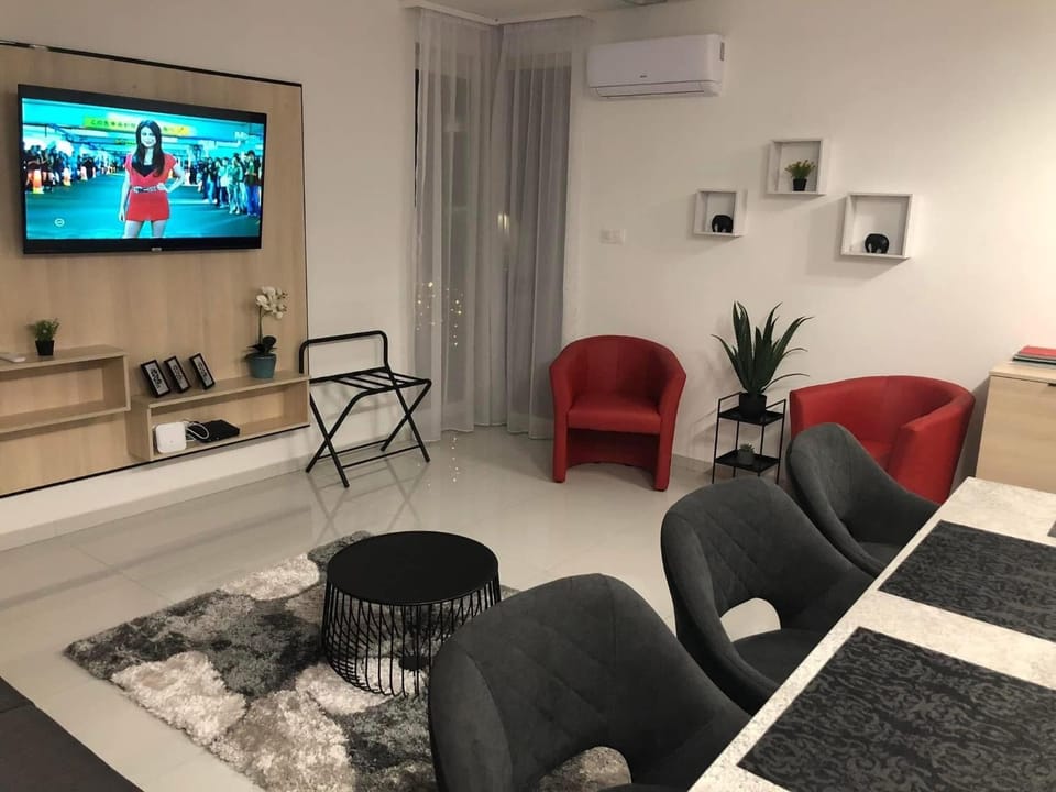 Communal lounge/ TV room, Living room, air conditioner